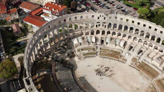 克罗地亚伊斯特拉普拉白天的罗马圆形剧场普拉竞技场——无人机拍摄视频素材模板下载