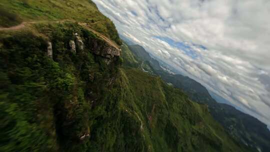 穿越机贵州山间悬崖飞行航拍4K