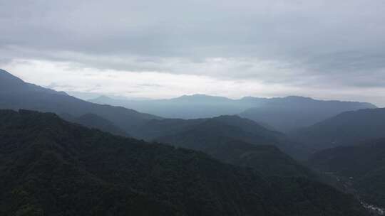 四川周边眺远山、山川巍峨