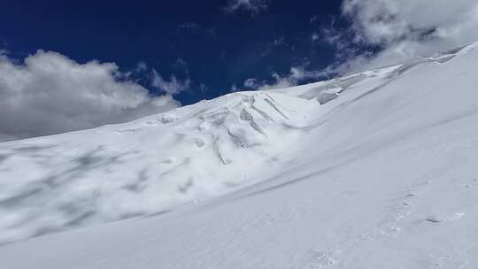 新疆怕米尔高原慕士塔格峰雪山冰川风光