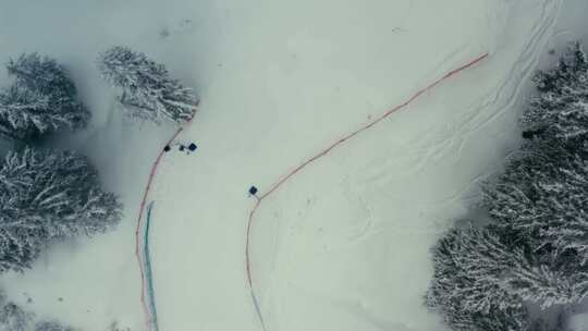 雾滑雪场，山坡，雪，冬季