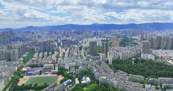 航拍蓝天白云的昆明城市市容