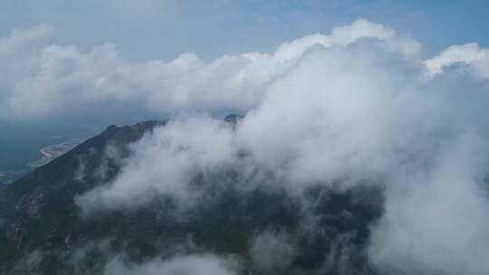 云雾缭绕深圳七娘山