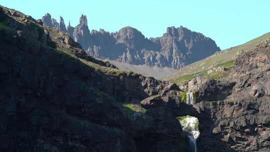 风景优美的Fl？ gufoss瀑布在冰岛东部的白天-静态拍摄