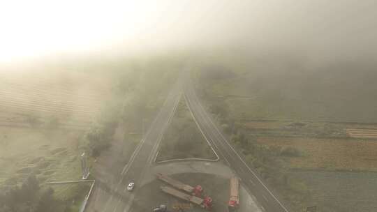 浓雾天气道路交通汽车行驶安全