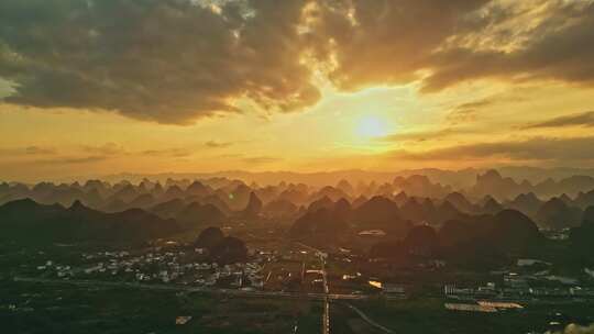 桂林山峰夕阳美景航拍