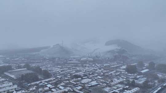 航拍风雪交加的雪色山村视频素材模板下载