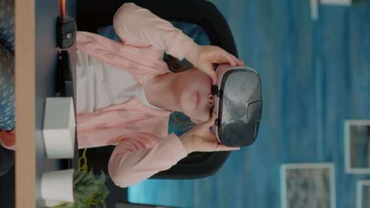 使用VR眼镜的儿童