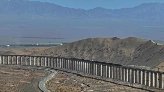 中国基建沙漠铁路航拍
