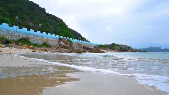 海南三亚海边海浪礁石海滩海岸线