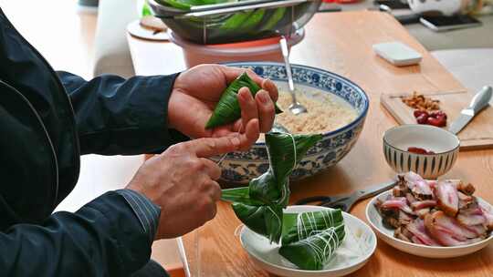 手工包粽子肉粽