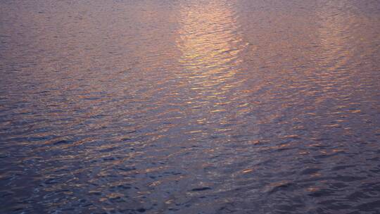 黄昏夕阳下海面湖面水面波纹涟漪水波光粼粼