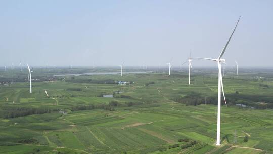 4k 航拍乡村田园涡轮风力发电机