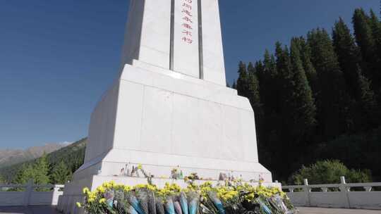 乔尔玛烈士陵园纪念碑 独库公路 新疆天山