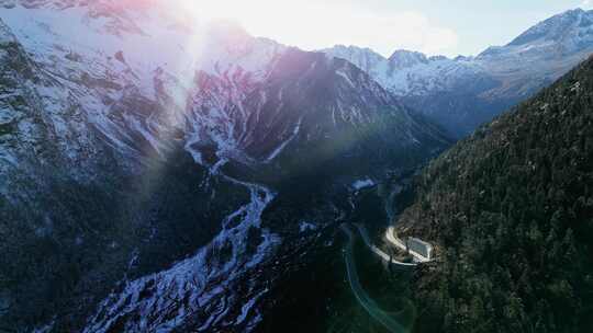 理小路航拍川西美景雪山大二普