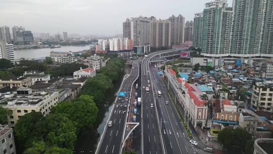 广州早晨的城市道路