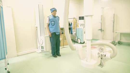 医院病人患者做CT检查