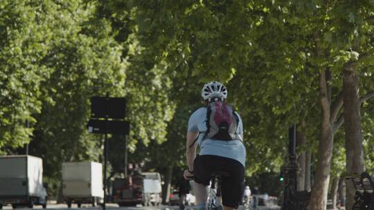 街道的骑行者视频素材模板下载