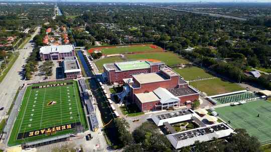空中视频佛罗里达州布劳沃德县种植园的美国遗产私立学校