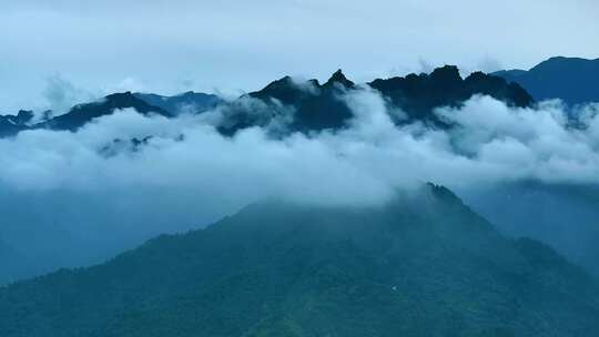 陕西秦岭雨后云海