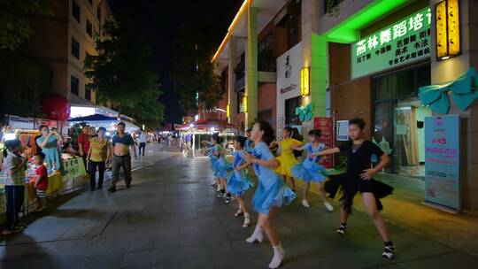 街头路边摊地摊经济市井集市街景夜市