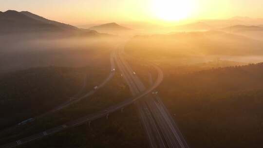 高速公路日出云海航拍