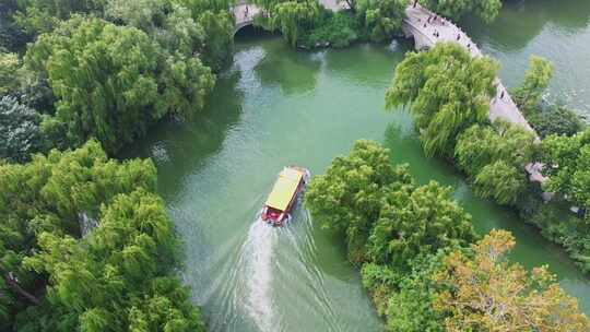 山东济南大明湖历公园航拍游船与风景