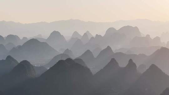 桂林喀斯特地貌群山