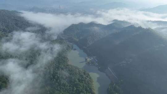 大远景航拍湖边露营地