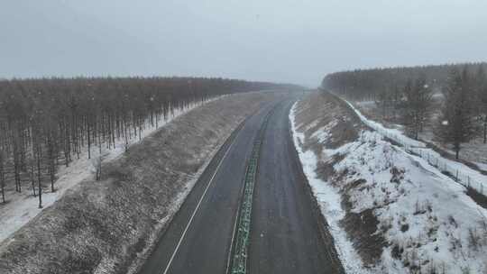 春天春雪大兴安岭林区道路