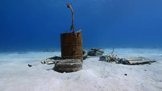 海底湖底的生活垃圾