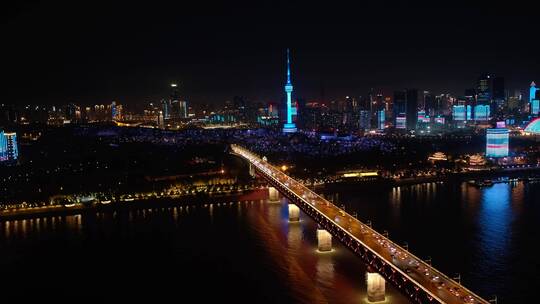武汉长江大桥与龟山电视塔同框夜景航