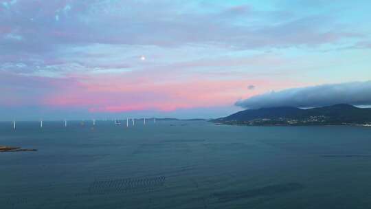 航拍平潭北部湾海上风电场夕阳火烧云鱼排