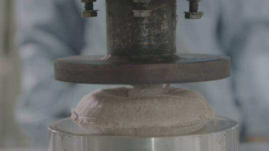 蒸压 加工 茶叶 机器 茶饼 工厂视频素材模板下载