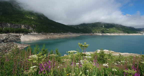 法国阿尔卑斯山萨瓦省提涅斯湖