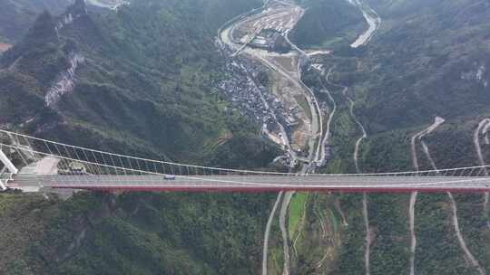 航拍湖南湘西矮寨大桥横跨于群山之间