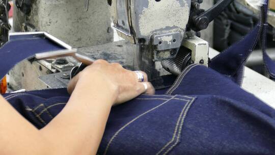 制衣厂车间工作