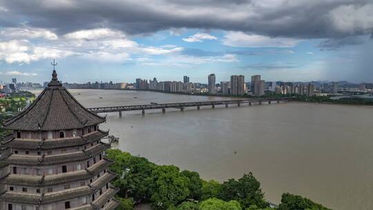 六和塔和钱塘江钱江大桥航拍