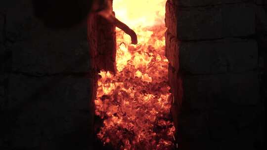 古窑炉火烧制铸造冶炼陶瓷龙点火烧柴火守窑