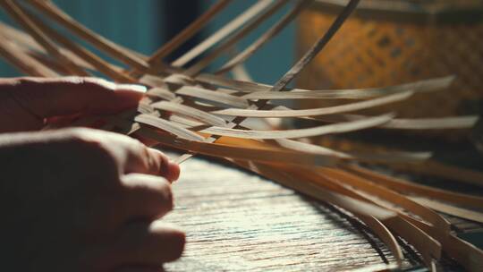 手工艺术传统手艺编织竹篮实拍