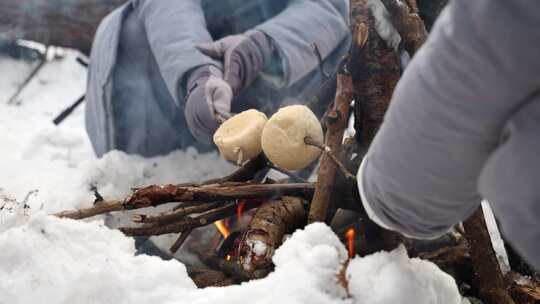 红军 抗联战士 雪地 露营 生火做饭