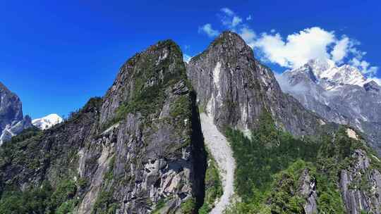 航拍四川甘孜磨西镇燕子沟高山岩石风光