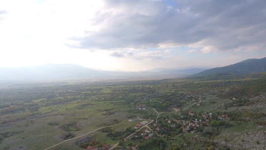 日出山村