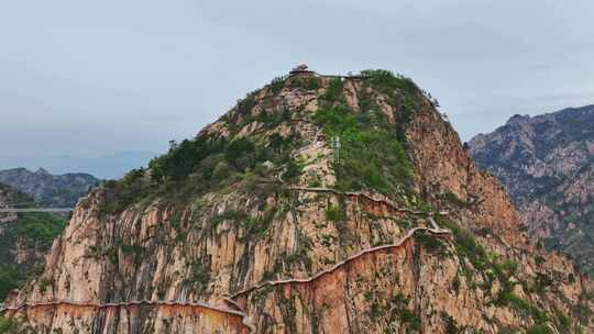 航拍群山山峰