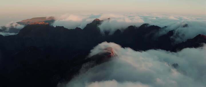 FPV穿越机云海山峰峡谷自然风景景观