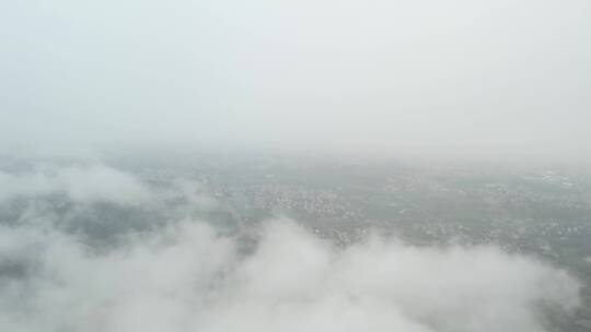 乡村雨雾航拍