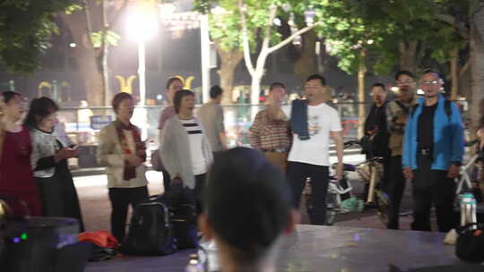 广州街头老年合唱团视频素材模板下载