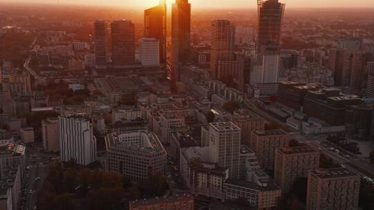 华沙市中心日落景观