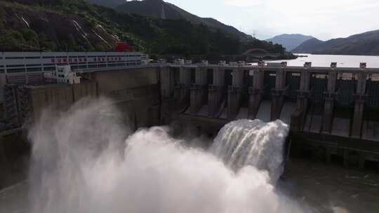 航拍水电站水库泄洪水力发电大坝开闸放水