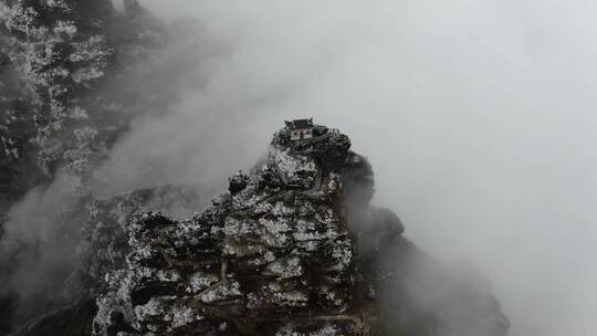 梵净山云海冬季老金顶雾凇雪景无人机航拍